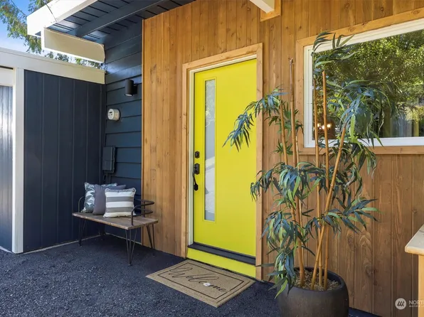 15857 SE 12th Place, Bellevue, WA 98008