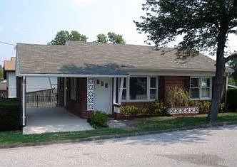 221 Cloverhill Rd photo 1