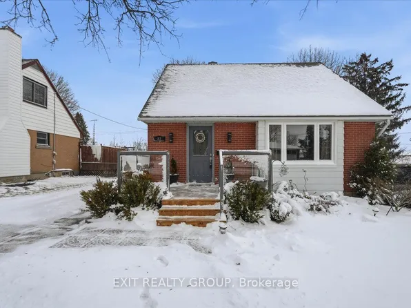 27 4th Ave, Quinte West, ON K8V 5N5