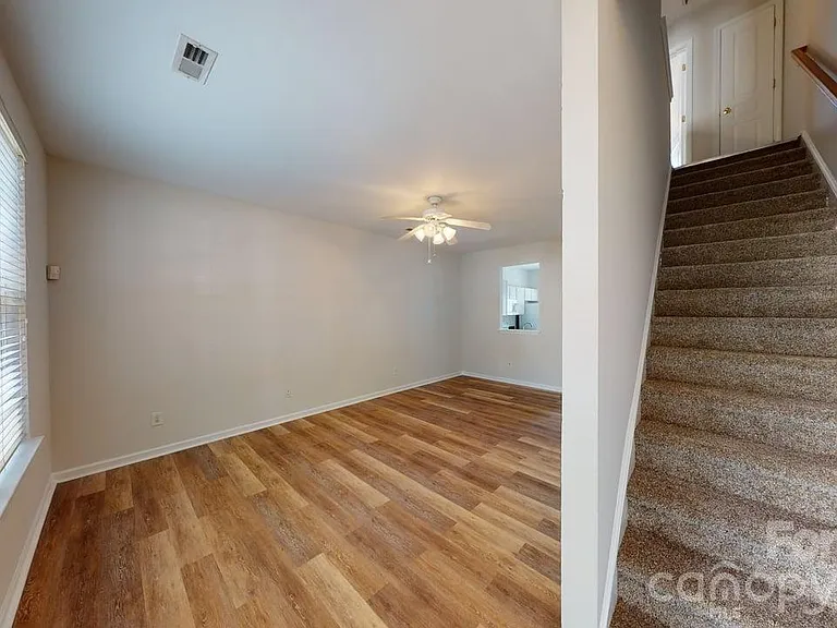 5545 Seths Dr — Photo 7