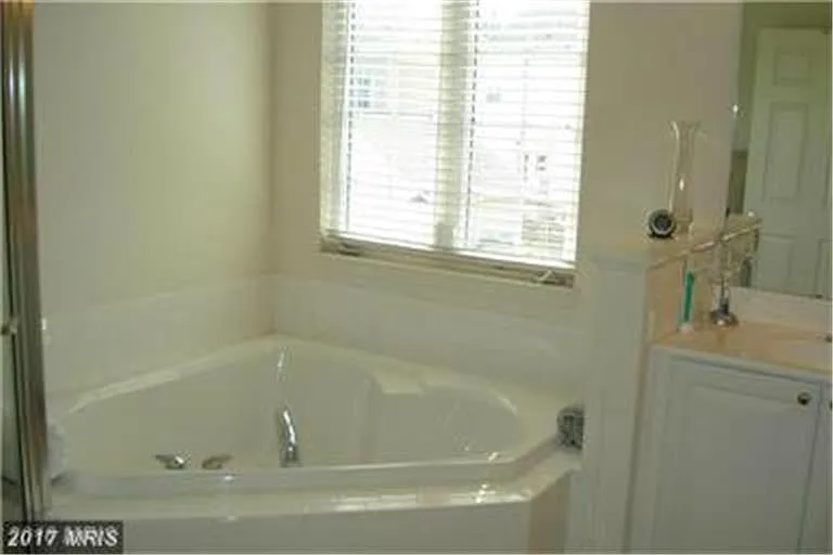 1114 Anderson St — Photo 9