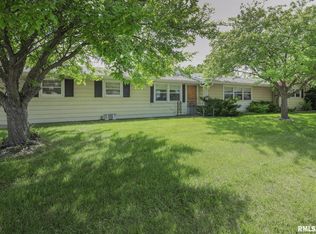 2218 9th St, Silvis, IL 61282