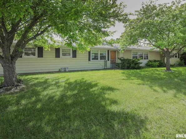 2218 9th St, Silvis, IL 61282