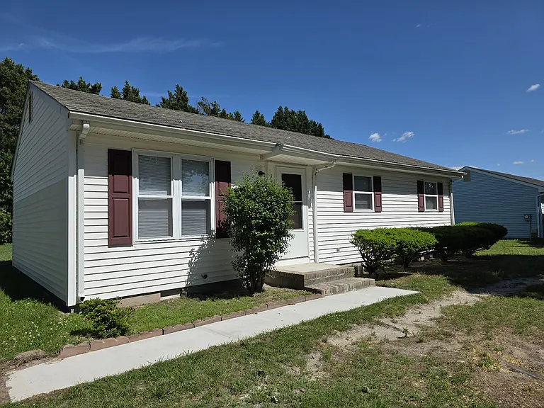 1137 Hillcrest Ave — Photo 2