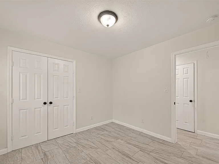 4302 Hirsch Rd #B — Photo 14