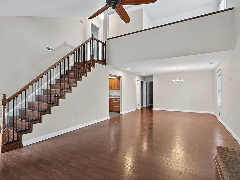 5677 Rushmere Dr — Photo 4