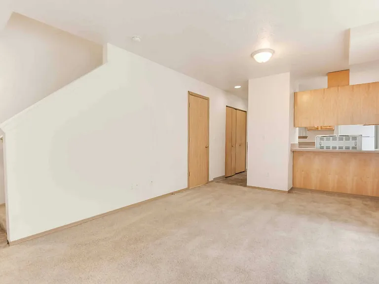 Raven Apartments — Photo 12
