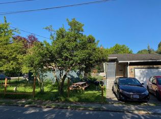 330 32nd Ave E, Seattle, WA 98112