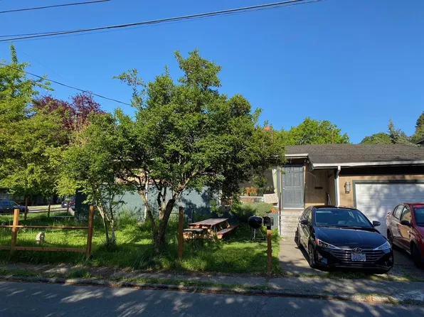 330 32nd Ave E, Seattle, WA 98112