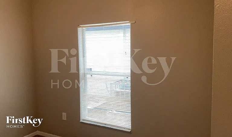 1703 E Wood St — Photo 9