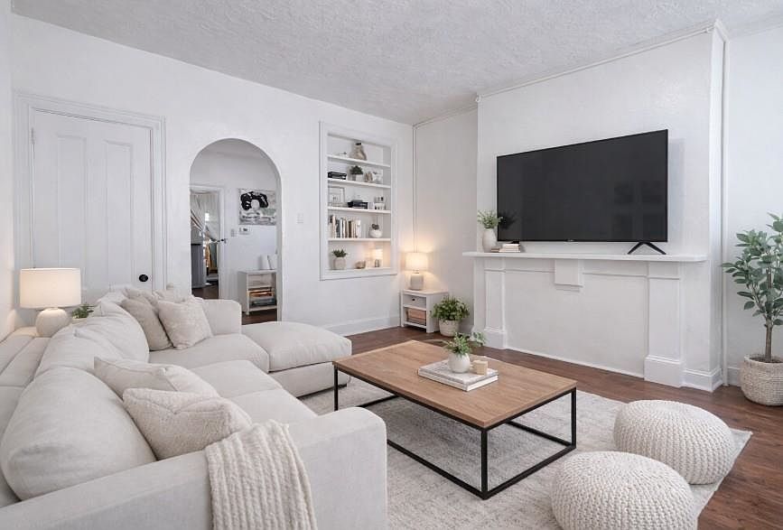 1st image of 40 Westervelt Pl APT 3