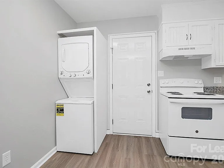 1219 Anderson St — Photo 13