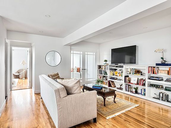 3rd image of 221 McDonald Ave APT 5F