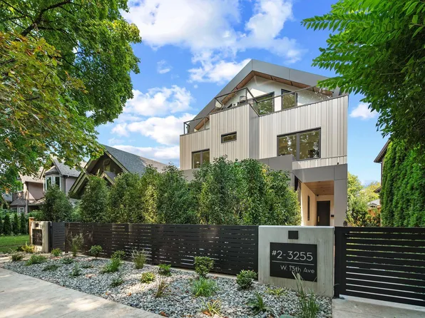 3255 W 13th Ave #2, Vancouver, BC V6K 2V6