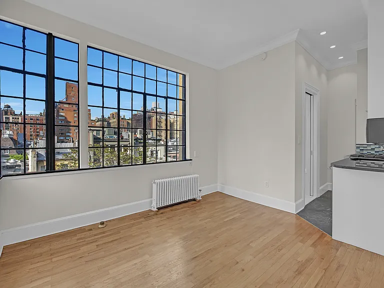 127 E 69th St #PENTHOUSE — Photo 1