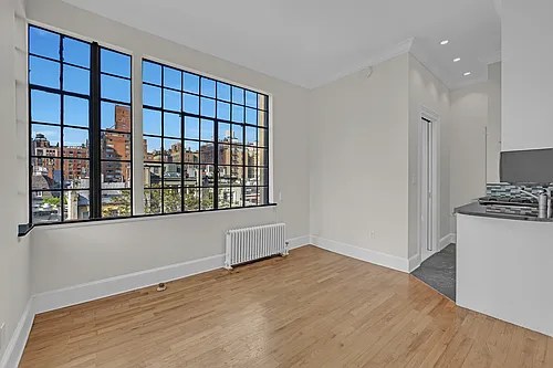 127 E 69th St #PENTHOUSE Photo 1