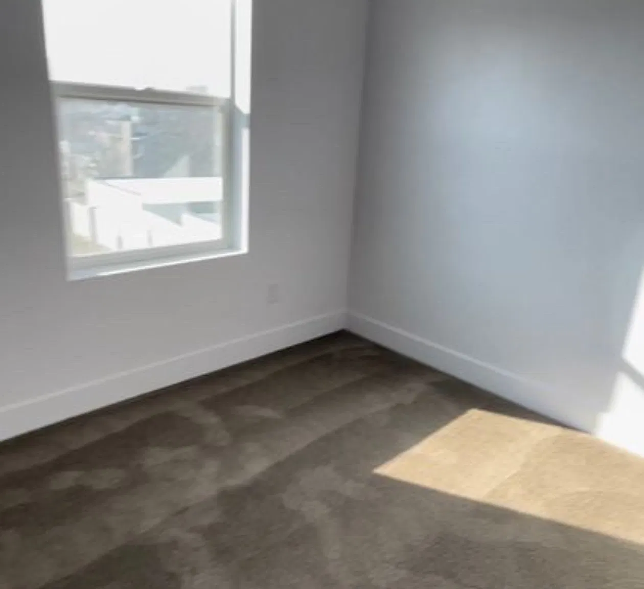 3 bed, 2.5 bath, 2400 sqft, $900 — Photo 1