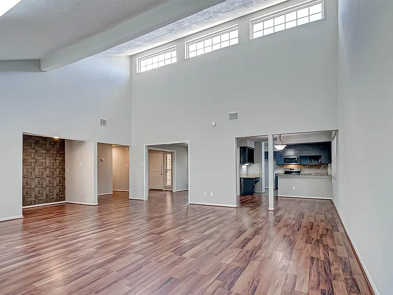 2723 Colony Dr — Photo 29