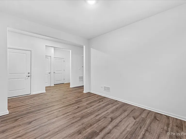 301 Westminster Ct — Photo 17