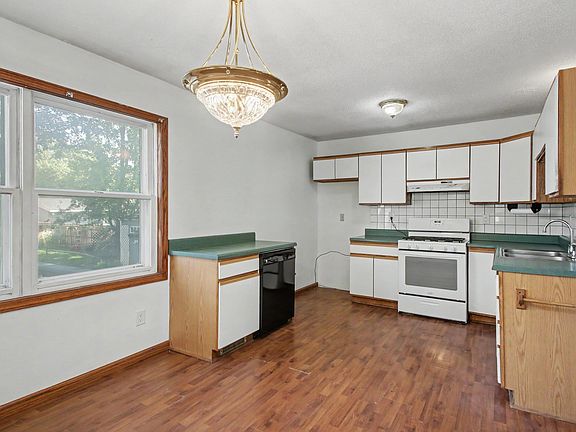 4th image of 8117 Dawn Rd