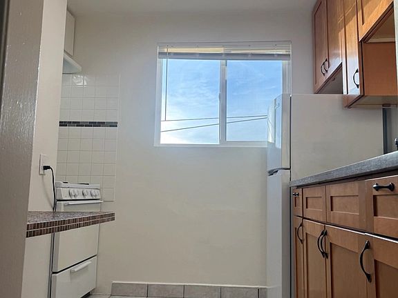 5th image of 1819 N Ivar Ave #8