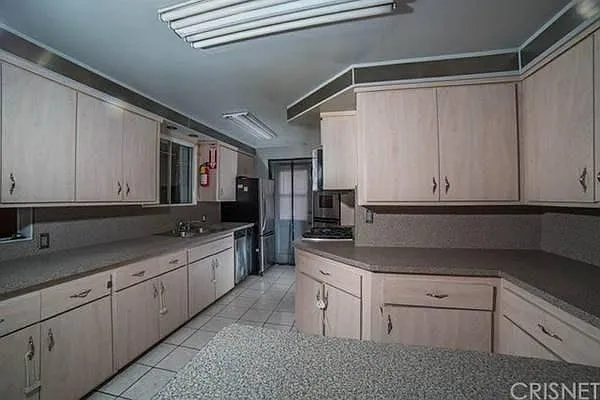 6971 Cozycroft Ave — Photo 5