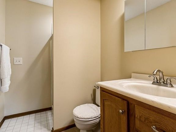 5th image of 4841 Woodland Ave Unit 5