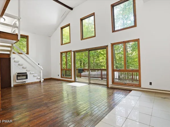 100 Splitrail Ln, Lake Ariel, PA 18436