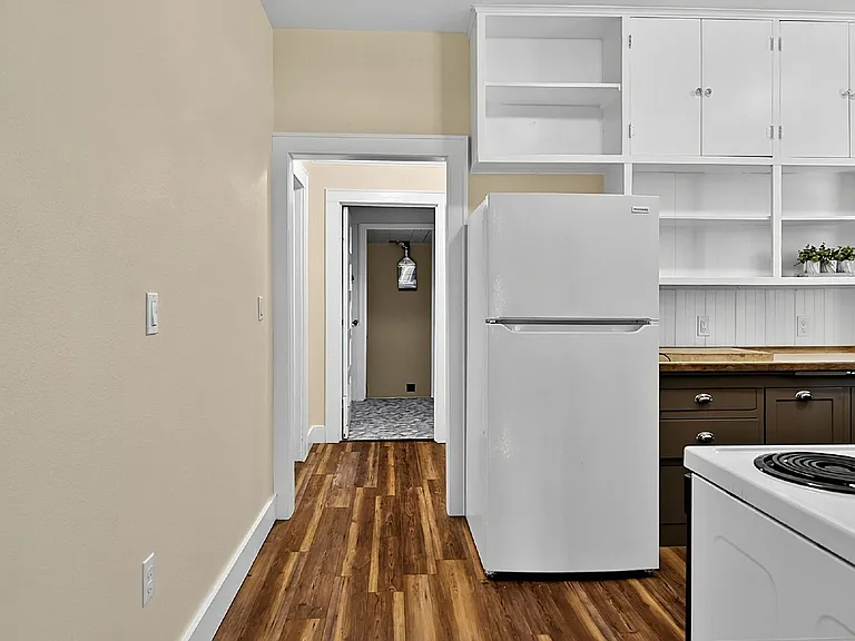 971 W 8th Ave — Photo 9