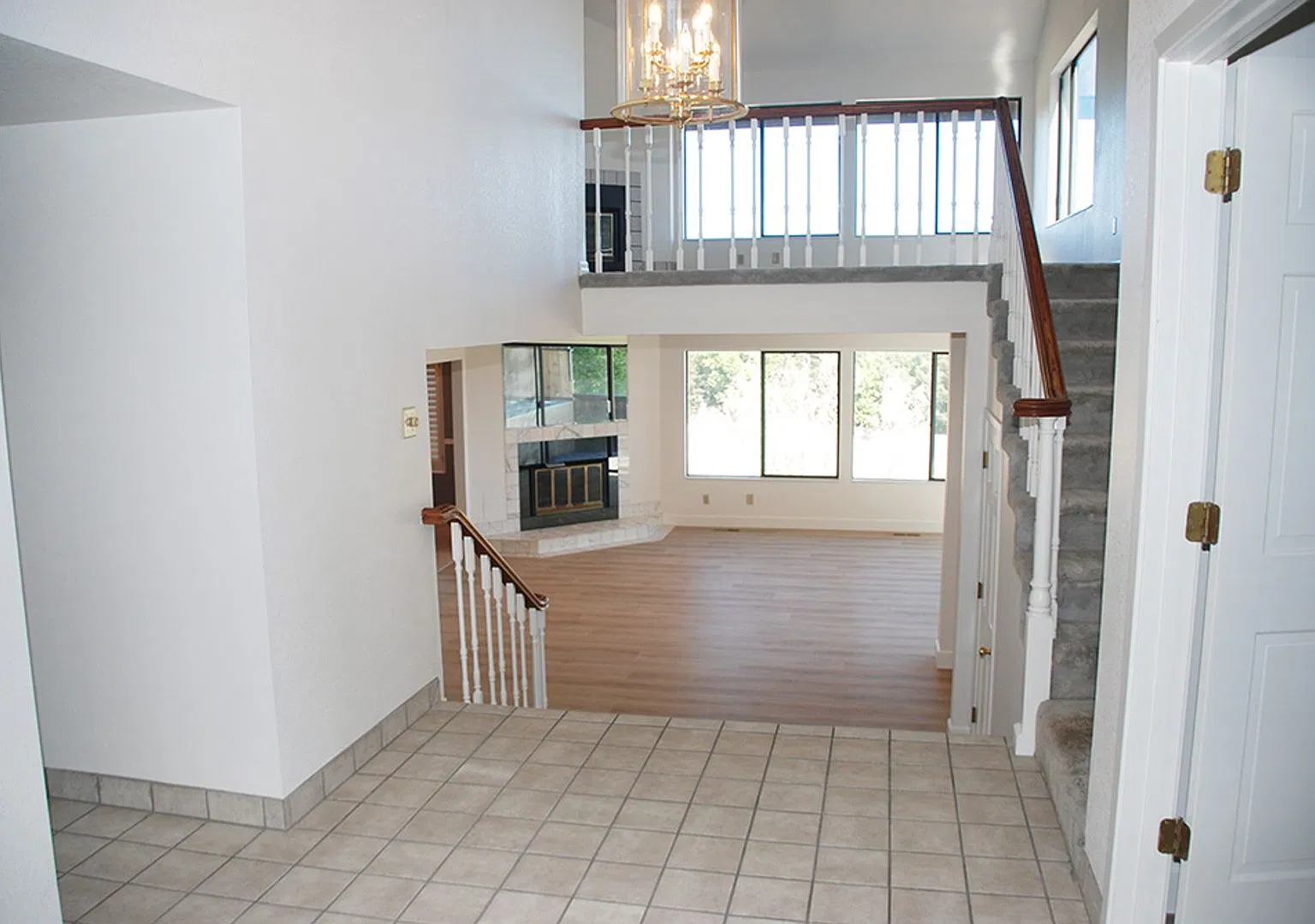 Lakeridge Shores Remodeled Townhome — Photo 3