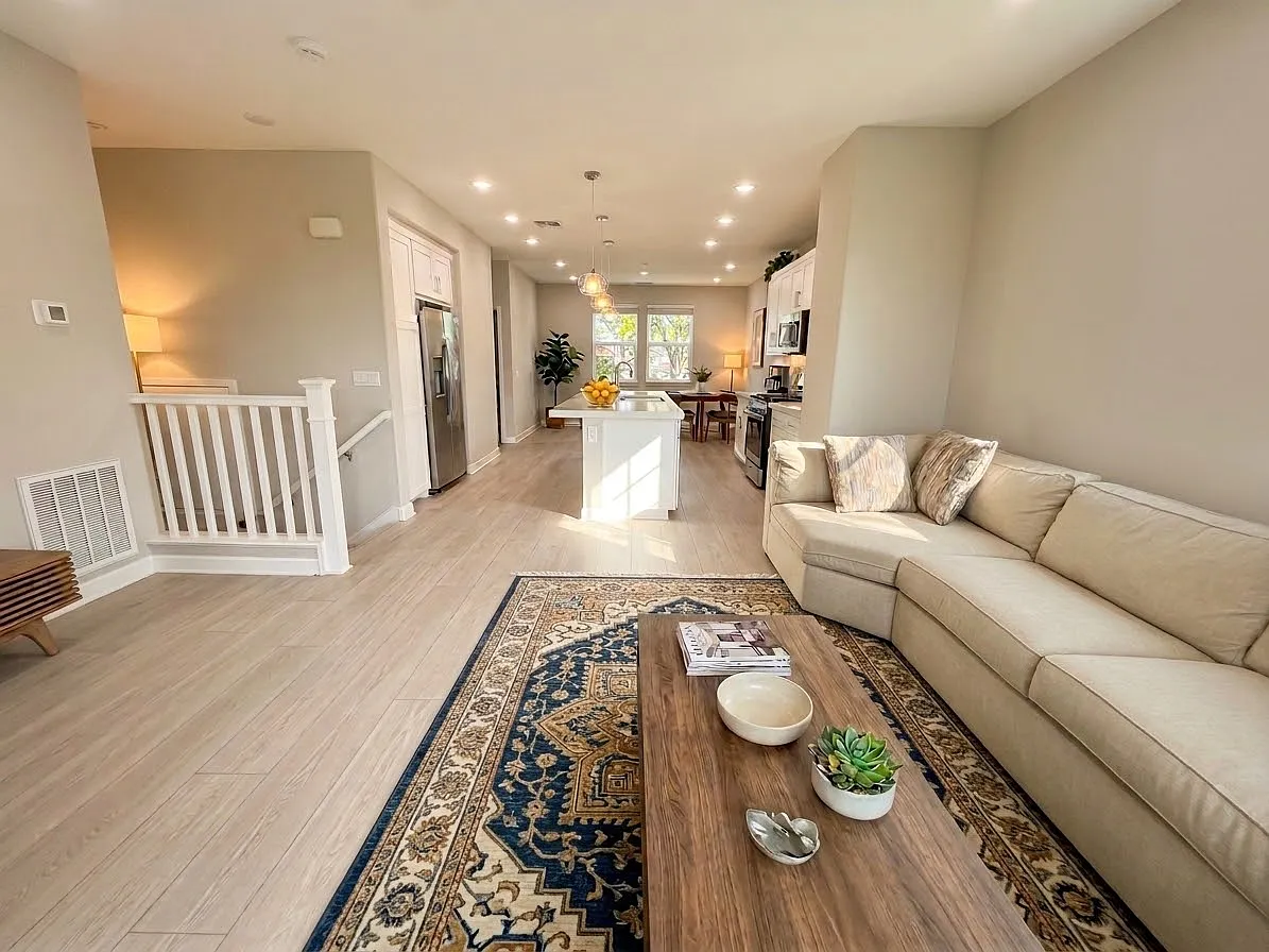 4 bed, 3.5 bath, 1911 sqft, $4,499 — Photo 4