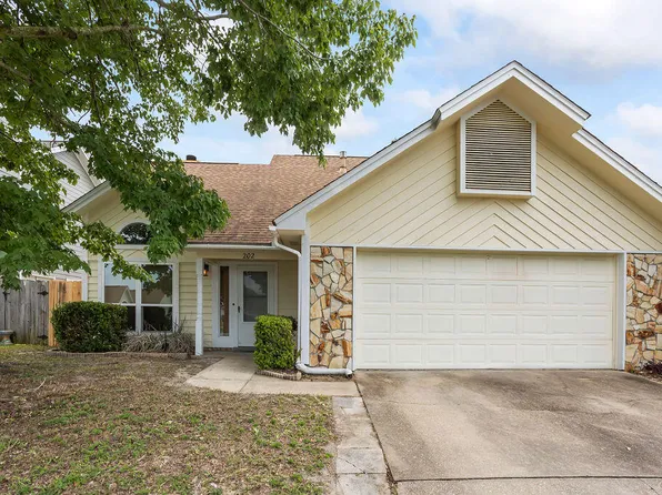 202 Woodland Park Cir, Mary Esther, FL 32569
