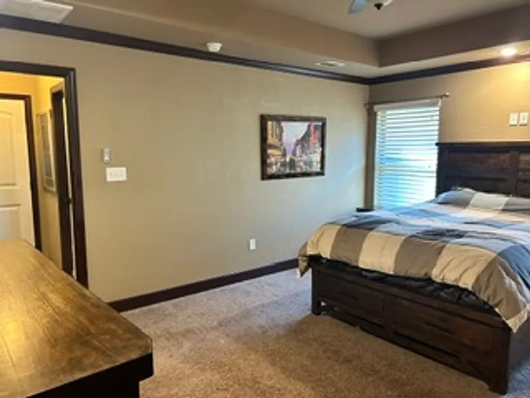 7065 McLeod Dr — Photo 23