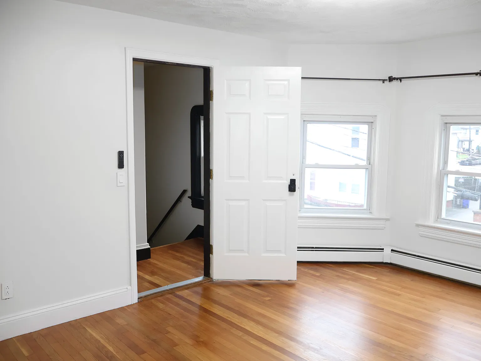 2 bed, 1000 sqft, $2,100 — Photo 3