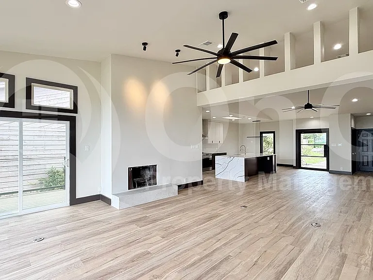 112 Paragon Ct — Photo 6
