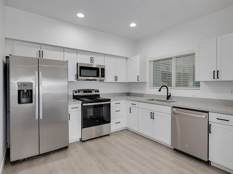 357 E Roeser Rd #18 — Photo 1