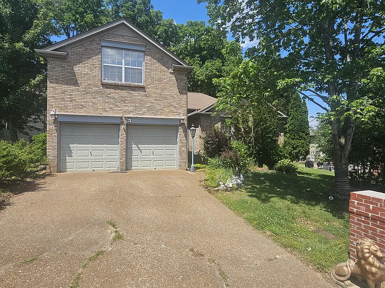 529 Forest Pointe Pl — Photo 2
