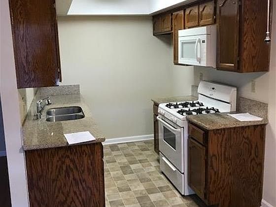 3rd image of 610 E Providencia Ave APT L
