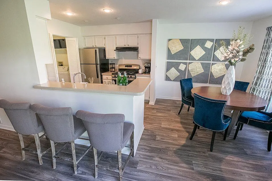 Breakfast bar and seating area