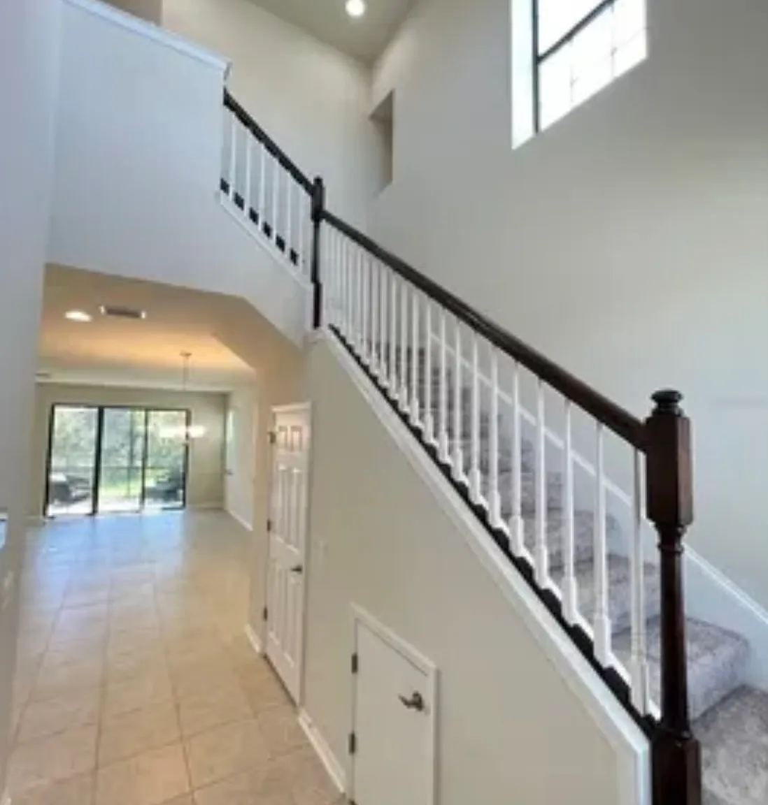 3 bed, 2.5 bath, 2056 sqft, $1,200 — Photo 3