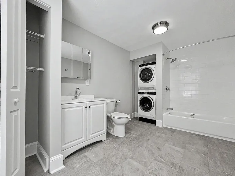 130 E Chestnut St — Photo 24