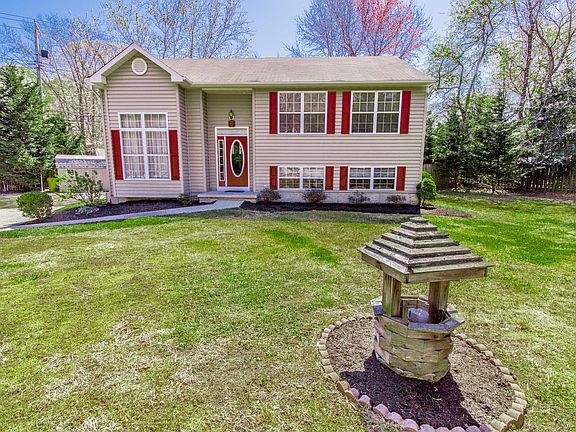 2nd image of 1017 Saint Charles Dr
