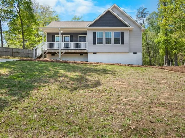 866 Falling Creek Ct, Rural Hall, NC 27045