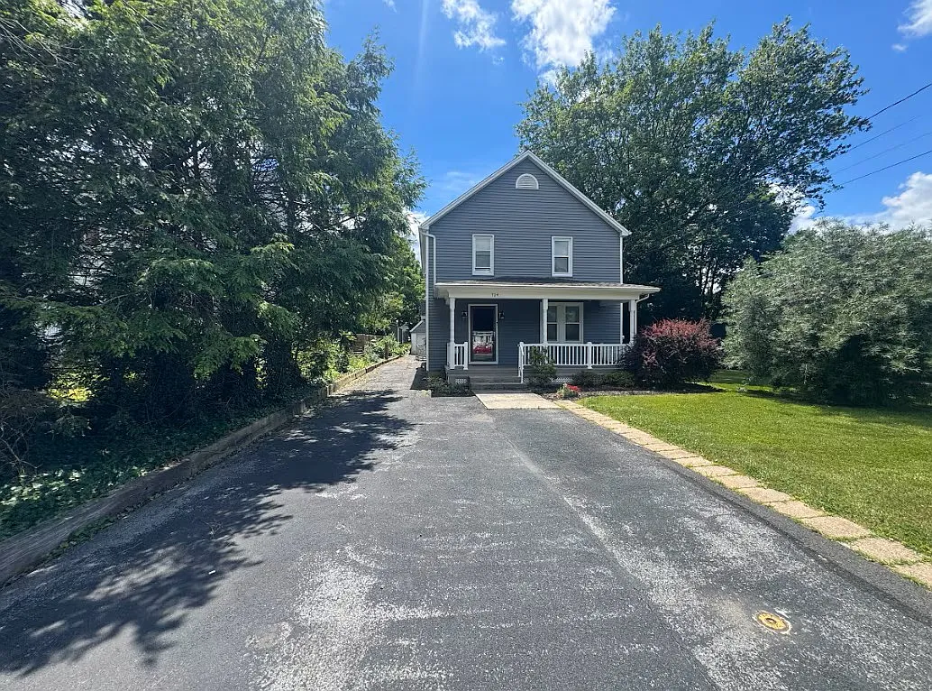 3 bed, 2.5 bath, 1584 sqft, $2,000 — Photo 1