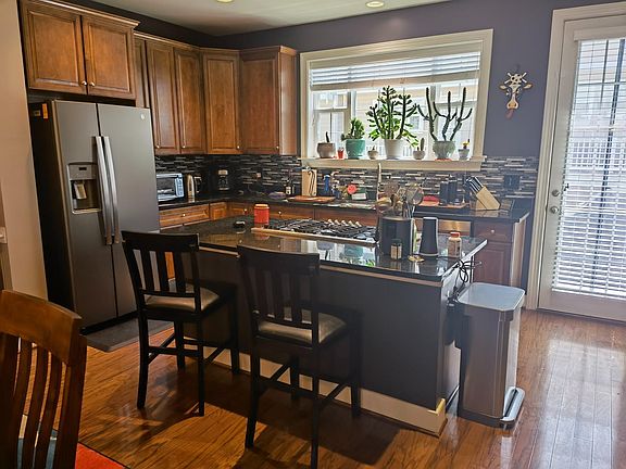 Nice Kitchen with Island Cooktop