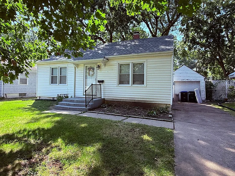 1117 SW Cambridge Ave — Photo 1