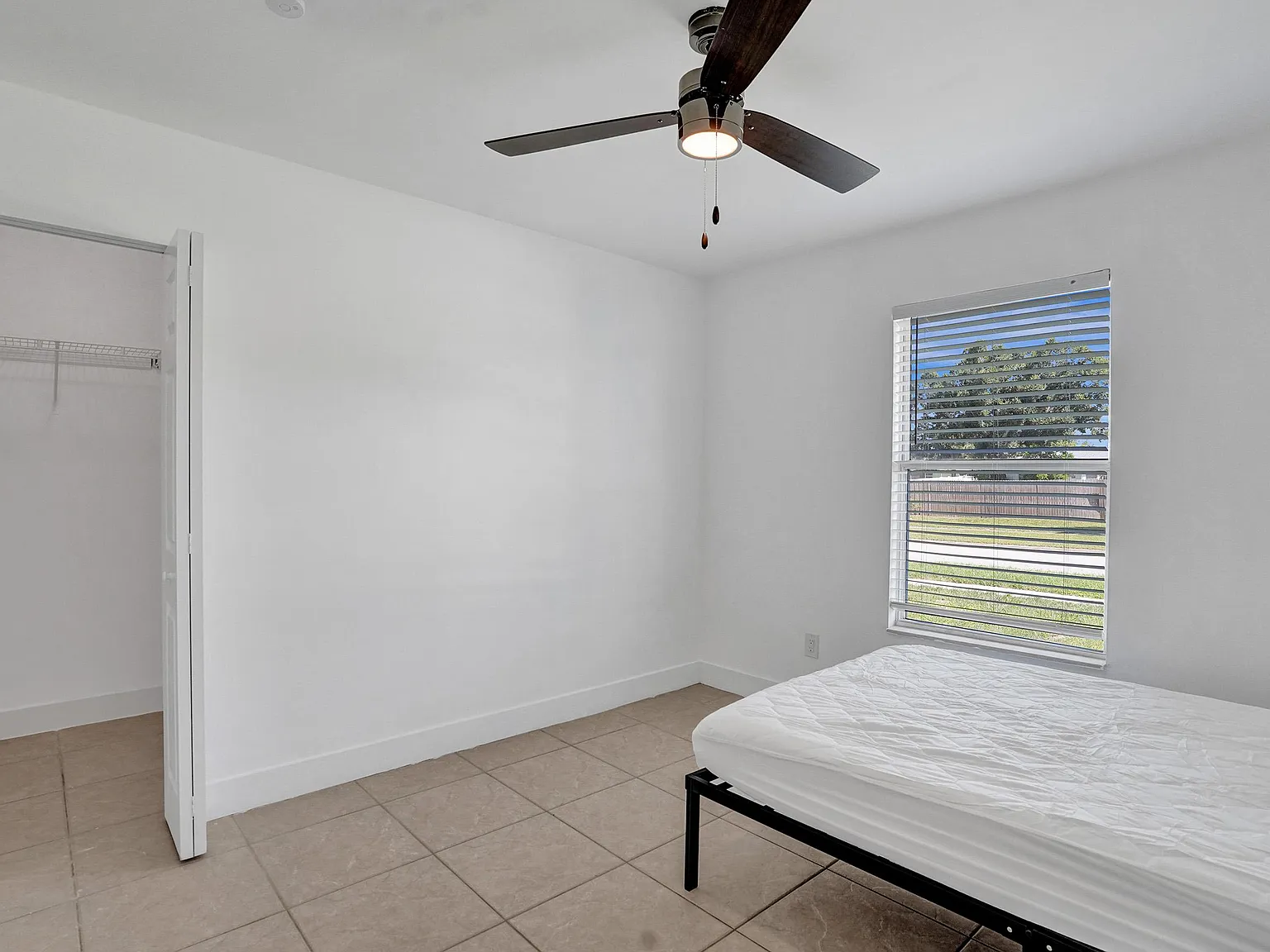4 bed, 3.0 bath, 1800 sqft, $966 — Photo 3