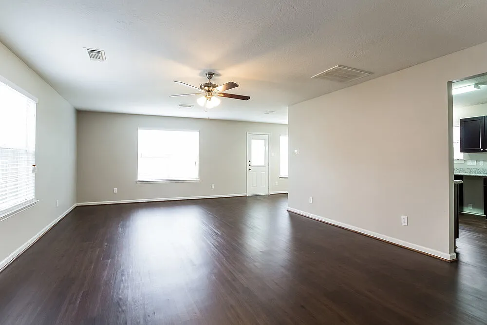 4 bed, 2.5 bath, 2240 sqft, $2,020 — Photo 2