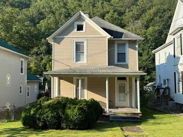 521 Roxbury St, Clifton Forge, VA 24422