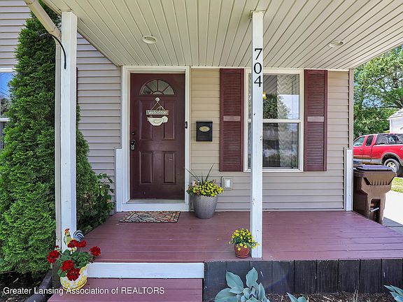 2nd image of 704 E Willard Ave